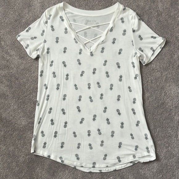 Zoe + Liv Tops - 🌴Host Pick🌴Pineapple Print Top